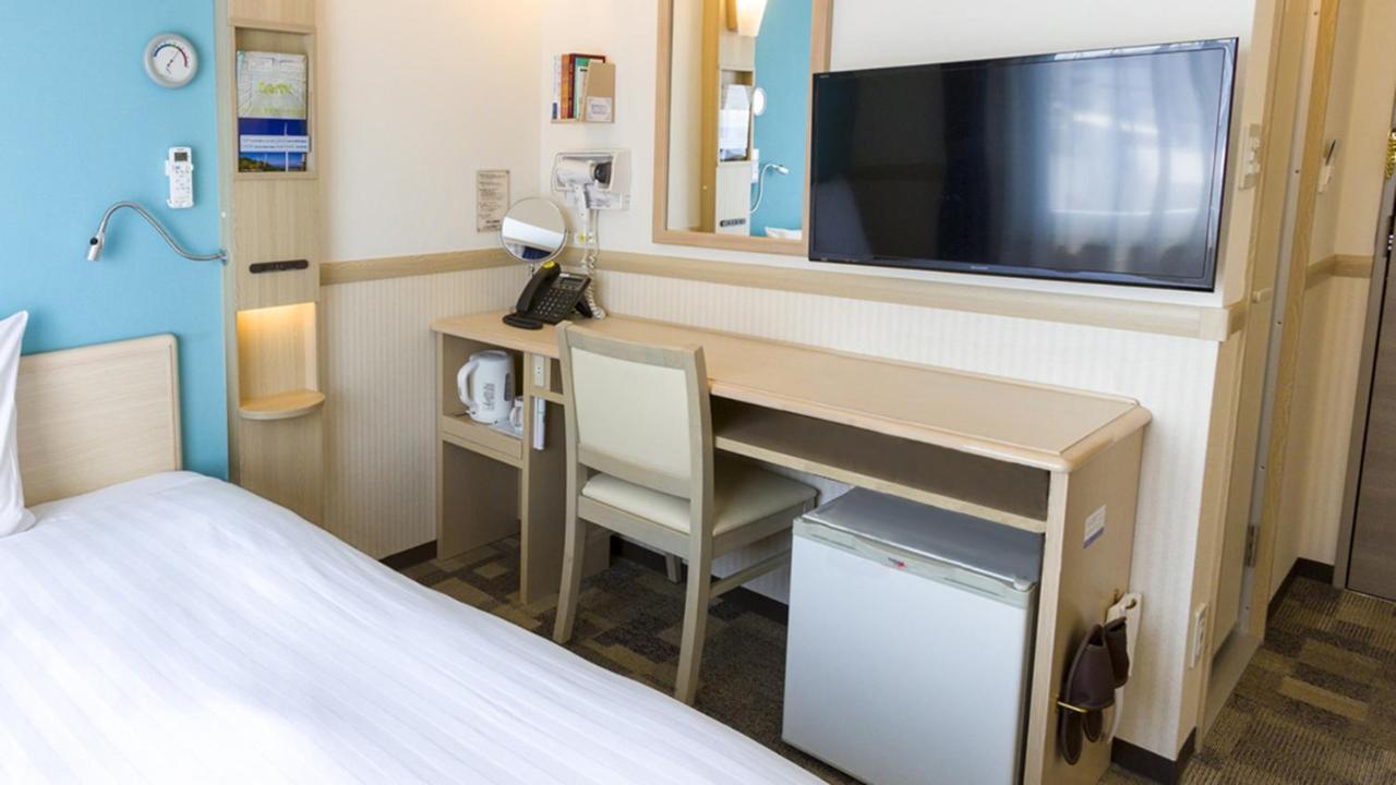 Toyoko Inn Nagareyama-Otakanomori Ekimae Buitenkant foto